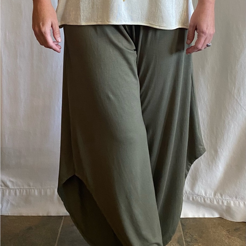 Heimish Stylish Olive Solid Asymmetrical Paper-bag Elastic Waist Pants